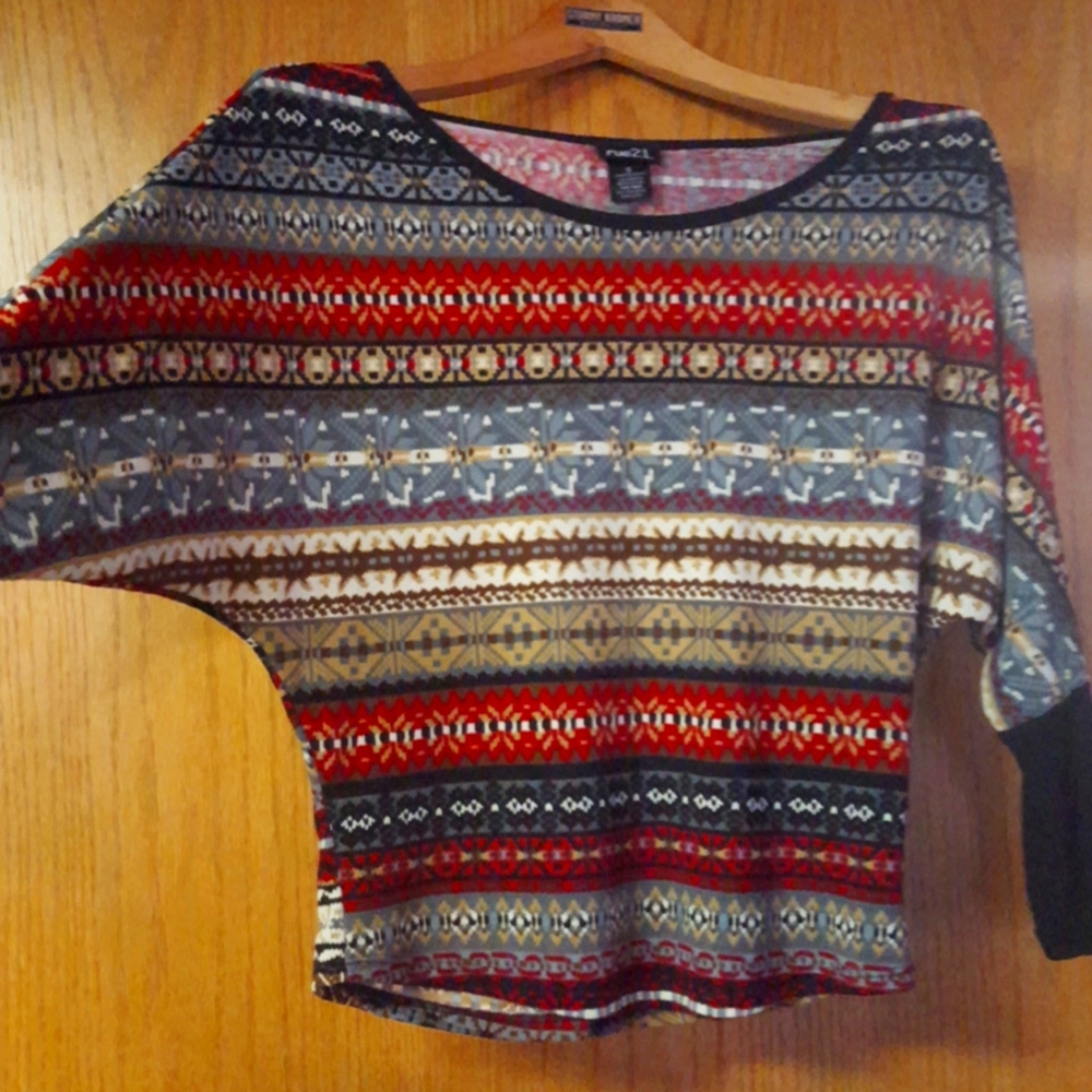 Rue21 sweater/shirt